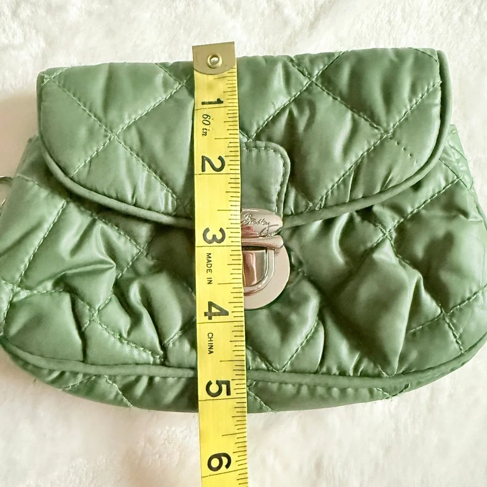 Vera Bradley Sage Green‎ Quilted Nylon Turn Lock Wristlet Floral Interior Bag
